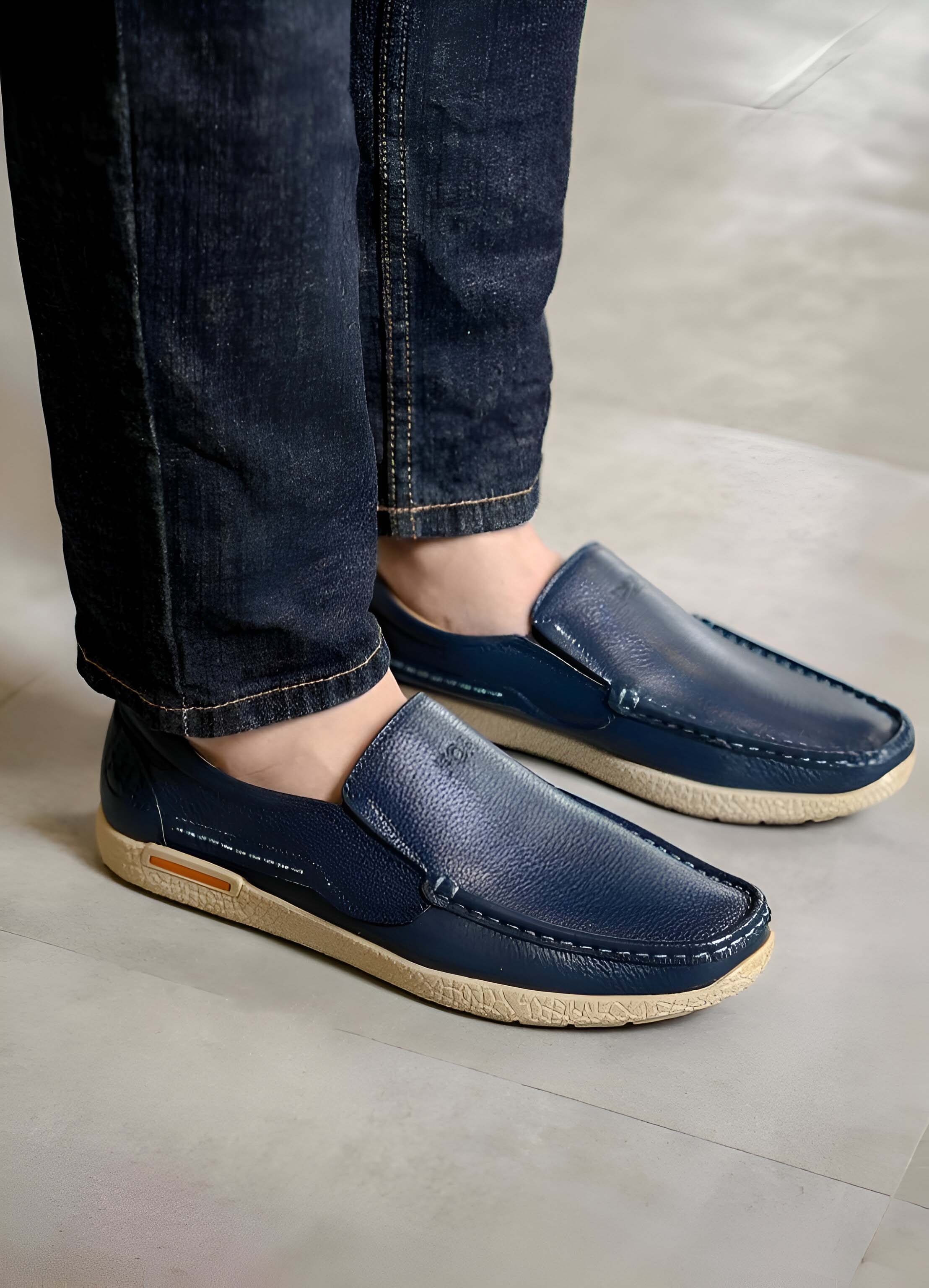 Riêng tư: GIÀY SLIP-ON DA BÒ MÀU XANH NAVY ĐẾ NÂU F04